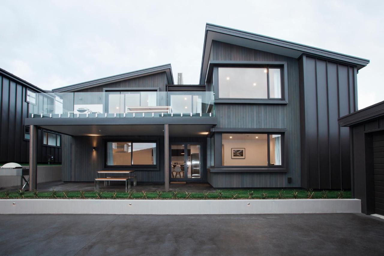 房子位于瓦纳卡镇安静的街区,很新很干净,有四间房.